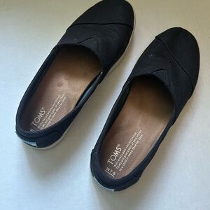TOMS Women’s Black Slip-On Shoes Size 7.5